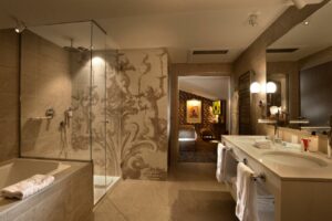Hotel La Lanterne & Spa - Paris, França - banheiro