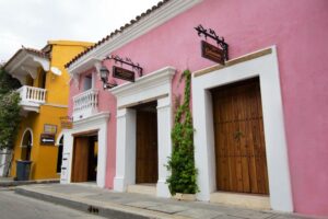 1. Life is Good Cartagena Hostel - frente hostel