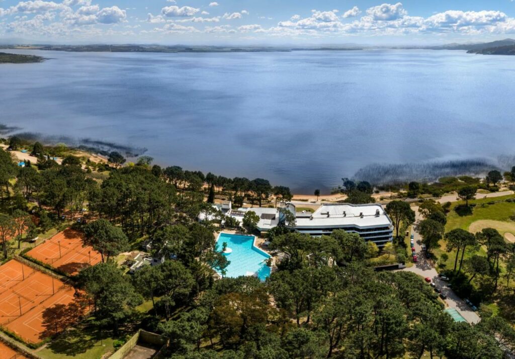 10. Hotel del Lago Golf & Art Resort